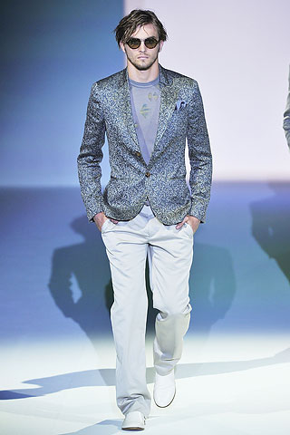 Giorgio Armani / - 2011